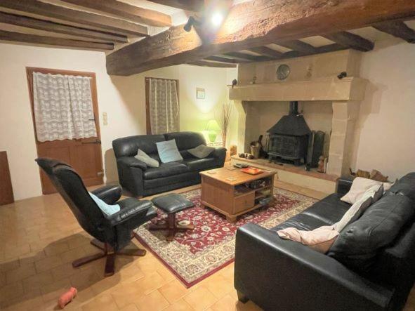 La Maison Tournesol - 3 Bedroom House With Large Garden Near Saumur Saint-Martin-de-la-Place Bagian luar foto