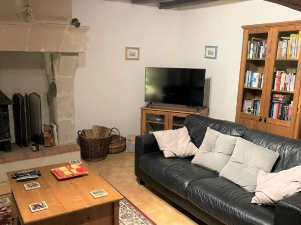 La Maison Tournesol - 3 Bedroom House With Large Garden Near Saumur Saint-Martin-de-la-Place Bagian luar foto
