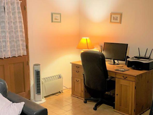 La Maison Tournesol - 3 Bedroom House With Large Garden Near Saumur Saint-Martin-de-la-Place Bagian luar foto